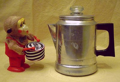 Simples Kaffeekochen in der Kaffeekanne mit Perkolator-Prinzip - selbst auf dem Campingkocher!