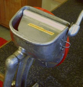 JUPITER Fortuna Reibemaschine - die Küchenmaschine für geraspeltes Obst und Gemüse zum Kochen JUPITER Fortuna Reibemaschine - die Küchenmaschine für geraspeltes Obst und Gemüse zum Kochen