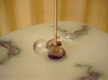 Pendelleuchte mit Marmorierung - ein perfektes Design einer Schalenleuchte der 30er Jahre