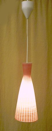 Leuchte im Arne Jacobsen Design der 50er Jahre