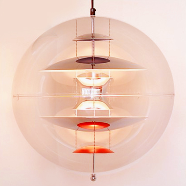 VP Globe von LOUIS POULSEN - Verner Panton und seine Ufo Pendelleuchte