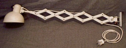 KAISER-idell Scherenleuchte - perfektes Industriedesign der 30er Jahre KAISER-idell Scherenleuchte - perfektes Industriedesign der 30er Jahre