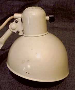 Wandleuchte mit Scherengestell - perfekt für Arbeitsplatz Wandleuchte mit Scherengestell - perfekt für Arbeitsplatz