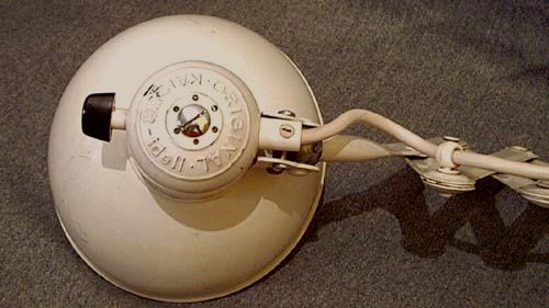 Wandleuchte mit Scherengestell - perfekt für Arbeitsplatz Wandleuchte mit Scherengestell - perfekt für Arbeitsplatz