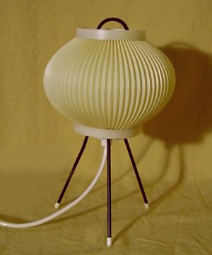 Nachttischleuchte im gefakten Isamu Noguchi Design