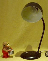 Schreibtischlampe verwirklicht in den 50er Jahren