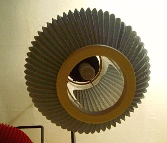 Stehlampe mit Design-Lampions - der Fifties Leuchten-Designklassiker