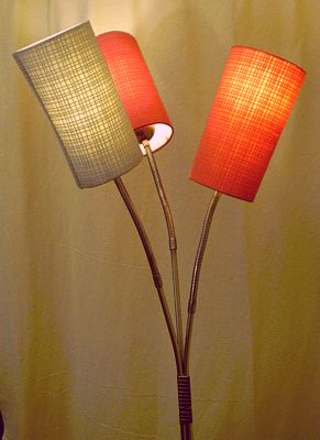 Lampion-Stehleuchte der 50er Jahre mit Gliederarme