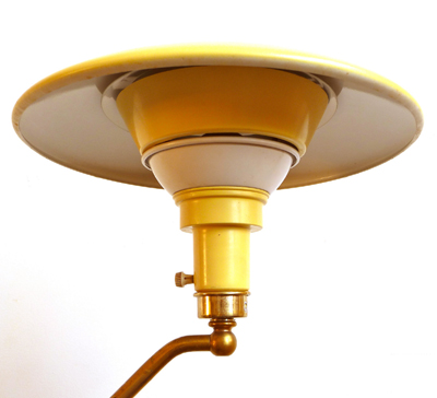 Fliegende Untertasse als Stehlampe - Space Style im Mid Century Design von STILNOVO