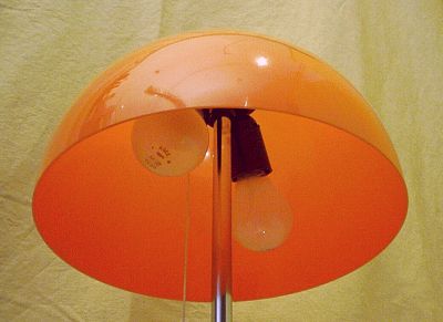 Tischlampe in Orange und Chrom - zeitlos eleganter Stil!